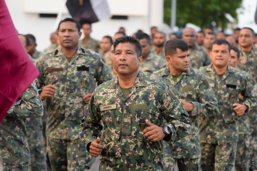 ނަޞްރުގެ ދުވަހުގެ މުނާސަބަތުގައި އެމްއެންޑީއެފުން ކުރިޔައްގެންދިޔަ  "ވިކްޓްރީ ރަން":  "ވިކްޓްރީ ރަން" އަކީ އަސްކަރިއްޔާތަކުގައި ކާމިޔާބީ ފާހަގަކުރުމަށާއި އަސްކަރީ ސަފުތަކުގެ ބަދަހިކަން ދައްކައިދިނުމާއި، ޤައުމީ ރޫޙާއި ޖޯޝް ލަޝްކަރުގައި އަށަގެންނެވުމަށް ބާއްވަމުންގެންދާ ހަރަކާތެކެވެ. ވަކިން ޚާއްޞަކޮށް މި ހަރަކާތް ރަމްޒުކޮށްދެނީ ދީނާއި ޤައުމުގެ ޙައްޤުގައި ޝަހީދުވި މަތިވެރި އަބްޠާލުންގެ ޒިކުރާއެ---ސަން ފޮޓޯ/ މުހައްމަދު އަފްރާހް 