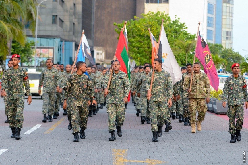 ނަޞްރުގެ ދުވަހުގެ މުނާސަބަތުގައި އެމްއެންޑީއެފުން ކުރިޔައްގެންދިޔަ  "ވިކްޓްރީ ރަން":  "ވިކްޓްރީ ރަން" އަކީ އަސްކަރިއްޔާތަކުގައި ކާމިޔާބީ ފާހަގަކުރުމަށާއި އަސްކަރީ ސަފުތަކުގެ ބަދަހިކަން ދައްކައިދިނުމާއި، ޤައުމީ ރޫޙާއި ޖޯޝް ލަޝްކަރުގައި އަށަގެންނެވުމަށް ބާއްވަމުންގެންދާ ހަރަކާތެކެވެ. ވަކިން ޚާއްޞަކޮށް މި ހަރަކާތް ރަމްޒުކޮށްދެނީ ދީނާއި ޤައުމުގެ ޙައްޤުގައި ޝަހީދުވި މަތިވެރި އަބްޠާލުންގެ ޒިކުރާއެ---ސަން ފޮޓޯ/ މުހައްމަދު އަފްރާހް 