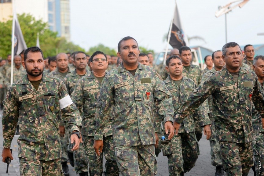 ނަޞްރުގެ ދުވަހުގެ މުނާސަބަތުގައި އެމްއެންޑީއެފުން ކުރިޔައްގެންދިޔަ  "ވިކްޓްރީ ރަން":  "ވިކްޓްރީ ރަން" އަކީ އަސްކަރިއްޔާތަކުގައި ކާމިޔާބީ ފާހަގަކުރުމަށާއި އަސްކަރީ ސަފުތަކުގެ ބަދަހިކަން ދައްކައިދިނުމާއި، ޤައުމީ ރޫޙާއި ޖޯޝް ލަޝްކަރުގައި އަށަގެންނެވުމަށް ބާއްވަމުންގެންދާ ހަރަކާތެކެވެ. ވަކިން ޚާއްޞަކޮށް މި ހަރަކާތް ރަމްޒުކޮށްދެނީ ދީނާއި ޤައުމުގެ ޙައްޤުގައި ޝަހީދުވި މަތިވެރި އަބްޠާލުންގެ ޒިކުރާއެ---ސަން ފޮޓޯ/ މުހައްމަދު އަފްރާހް 
