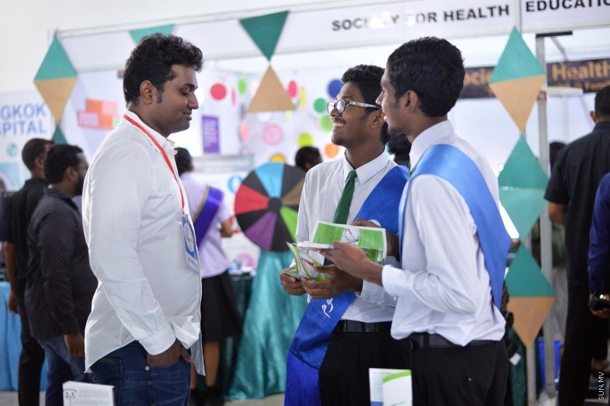 ނޮވެމްބަރ 9، 2017: ދިވެހިރާއްޖޭގައި ބާއްވާ ހަމައެކަނި އެނުއަލް މެޑިކަލް އެގްޒިބިޝަން "މޯލްޑިވްސް މެޑިކަލް އެންޑް ހެލްތް އެކްސްޕޯ 2017" ނޭޝަނަލް އާޓް ގެލަރީގައި ހުޅުވުން -- ސަން ފޮޓޯ/ ފަޔާޒު މޫސާ