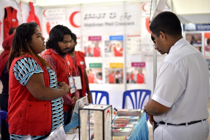 ނޮވެމްބަރ 9، 2017: ދިވެހިރާއްޖޭގައި ބާއްވާ ހަމައެކަނި އެނުއަލް މެޑިކަލް އެގްޒިބިޝަން "މޯލްޑިވްސް މެޑިކަލް އެންޑް ހެލްތް އެކްސްޕޯ 2017" ނޭޝަނަލް އާޓް ގެލަރީގައި ހުޅުވުން -- ސަން ފޮޓޯ/ ފަޔާޒު މޫސާ