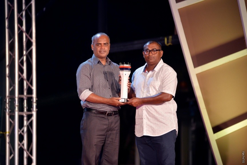 އެމްއޭސީއެލްގެ މުވައްޒަފުންނަށް ހާއްސަކޮށްގެން އެ ކުންފުނީގެ މެނޭޖިން ޑިރެކްޓަރު ދެއްވާ "އެމްޑީ އެވޯޑު" ދިނުމުގެ ހަފްލާގެ ތެރެއިން---ސަން ފޮޓޯ/ ފަޔާޒު މޫސަ 