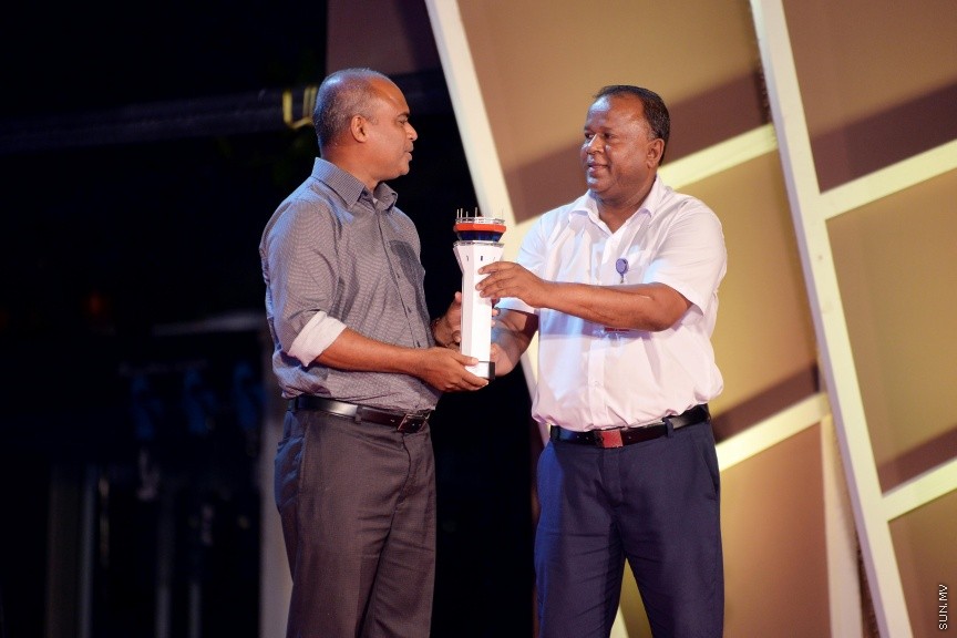 އެމްއޭސީއެލްގެ މުވައްޒަފުންނަށް ހާއްސަކޮށްގެން އެ ކުންފުނީގެ މެނޭޖިން ޑިރެކްޓަރު ދެއްވާ "އެމްޑީ އެވޯޑު" ދިނުމުގެ ހަފްލާގެ ތެރެއިން---ސަން ފޮޓޯ/ ފަޔާޒު މޫސަ 