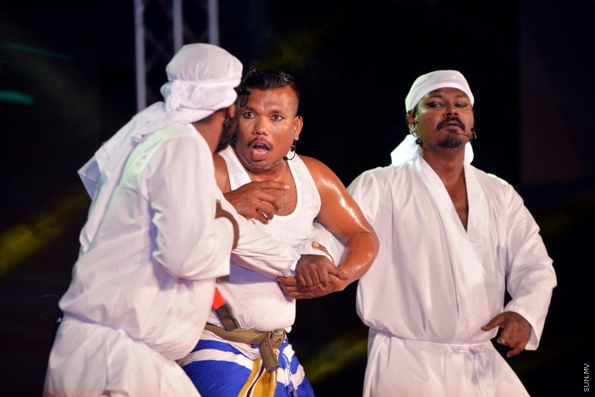އެމްއޭސީއެލްގެ މުވައްޒަފުންނަށް ހާއްސަކޮށްގެން އެ ކުންފުނީގެ މެނޭޖިން ޑިރެކްޓަރު ދެއްވާ "އެމްޑީ އެވޯޑު" ދިނުމުގެ ހަފްލާގެ ތެރެއިން---ސަން ފޮޓޯ/ ފަޔާޒު މޫސަ 