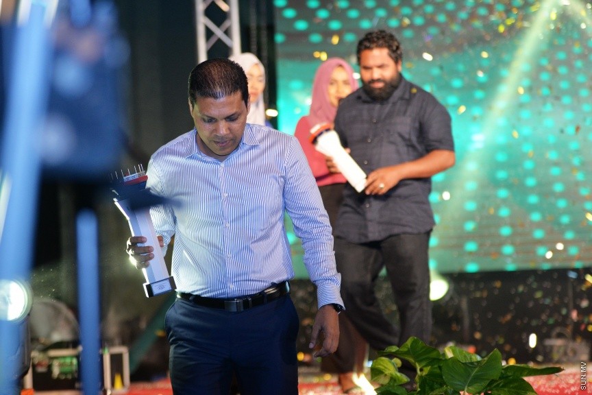 އެމްއޭސީއެލްގެ މުވައްޒަފުންނަށް ހާއްސަކޮށްގެން އެ ކުންފުނީގެ މެނޭޖިން ޑިރެކްޓަރު ދެއްވާ "އެމްޑީ އެވޯޑު" ދިނުމުގެ ހަފްލާގެ ތެރެއިން---ސަން ފޮޓޯ/ ފަޔާޒު މޫސަ 