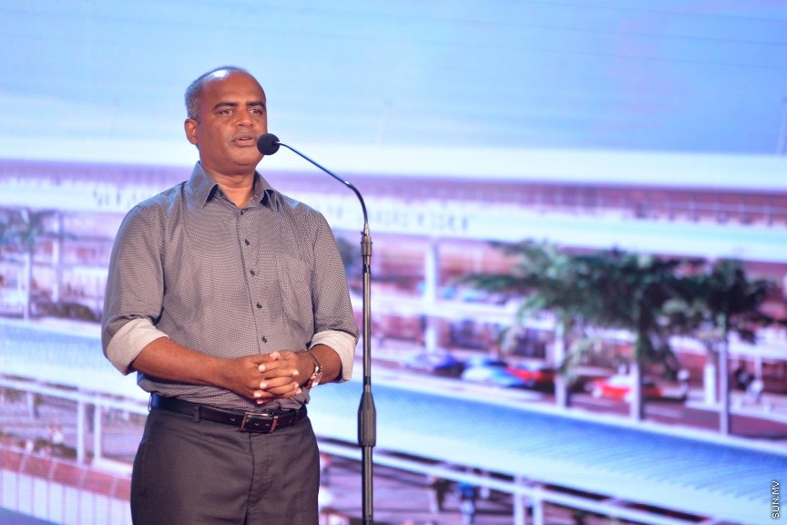 އެމްއޭސީއެލްގެ މުވައްޒަފުންނަށް ހާއްސަކޮށްގެން އެ ކުންފުނީގެ މެނޭޖިން ޑިރެކްޓަރު ދެއްވާ "އެމްޑީ އެވޯޑު" ދިނުމުގެ ހަފްލާގެ ތެރެއިން---ސަން ފޮޓޯ/ ފަޔާޒު މޫސަ 