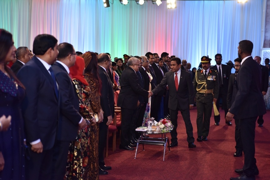 ނޮވެމްބަރ 11، 2017: ޖުމްހޫރީ ދުވަސް ފާހަގަކުރުމަށް ދަރުބާރުގޭގައި ބޭއްވި ޚާއްސަ ޖަލްސާގެ ތެރެއިން -- ފޮޓޯ/ ރައީސް އޮފީސް