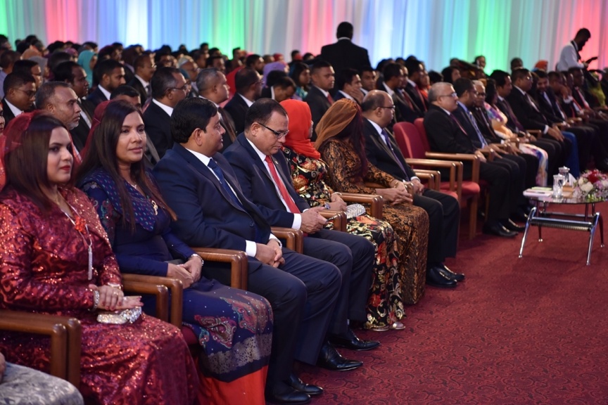 ނޮވެމްބަރ 11، 2017: ޖުމްހޫރީ ދުވަސް ފާހަގަކުރުމަށް ދަރުބާރުގޭގައި ބޭއްވި ޚާއްސަ ޖަލްސާގެ ތެރެއިން -- ފޮޓޯ/ ރައީސް އޮފީސް