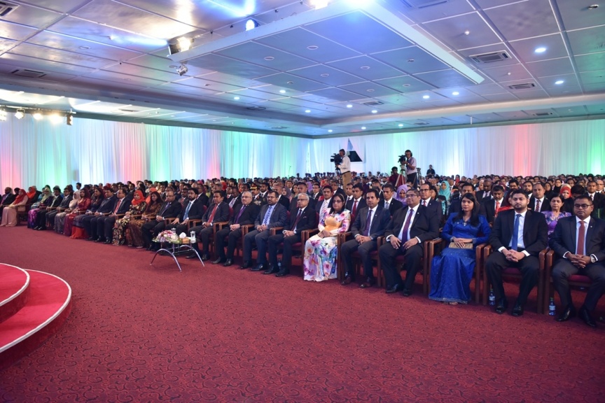 ނޮވެމްބަރ 11، 2017: ޖުމްހޫރީ ދުވަސް ފާހަގަކުރުމަށް ދަރުބާރުގޭގައި ބޭއްވި ޚާއްސަ ޖަލްސާގެ ތެރެއިން -- ފޮޓޯ/ ރައީސް އޮފީސް