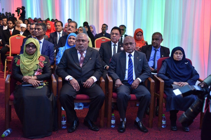 ނޮވެމްބަރ 11، 2017: ޖުމްހޫރީ ދުވަސް ފާހަގަކުރުމަށް ދަރުބާރުގޭގައި ބޭއްވި ޚާއްސަ ޖަލްސާގެ ތެރެއިން -- ފޮޓޯ/ ރައީސް އޮފީސް