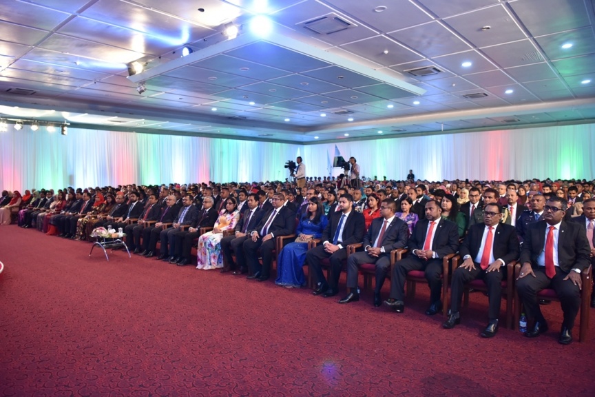 ނޮވެމްބަރ 11، 2017: ޖުމްހޫރީ ދުވަސް ފާހަގަކުރުމަށް ދަރުބާރުގޭގައި ބޭއްވި ޚާއްސަ ޖަލްސާގެ ތެރެއިން -- ފޮޓޯ/ ރައީސް އޮފީސް