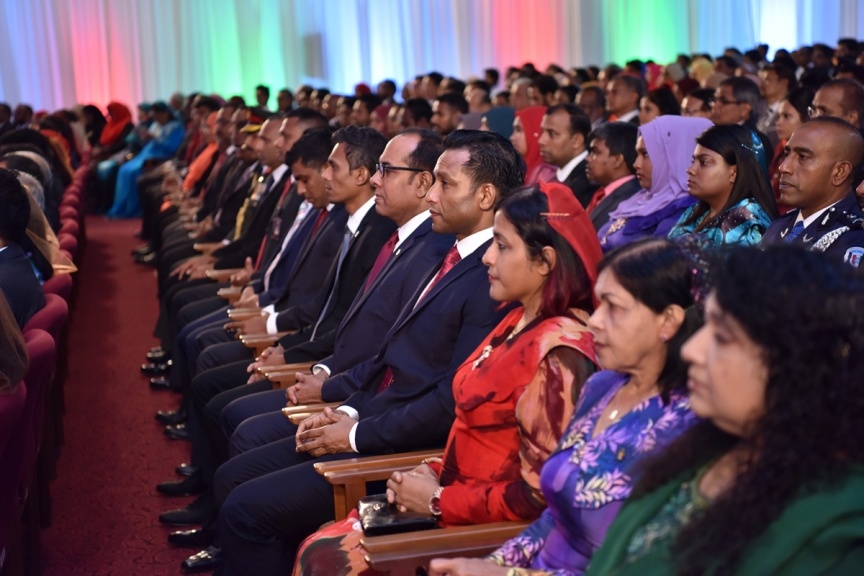 ނޮވެމްބަރ 11، 2017: ޖުމްހޫރީ ދުވަސް ފާހަގަކުރުމަށް ދަރުބާރުގޭގައި ބޭއްވި ޚާއްސަ ޖަލްސާގެ ތެރެއިން -- ފޮޓޯ/ ރައީސް އޮފީސް