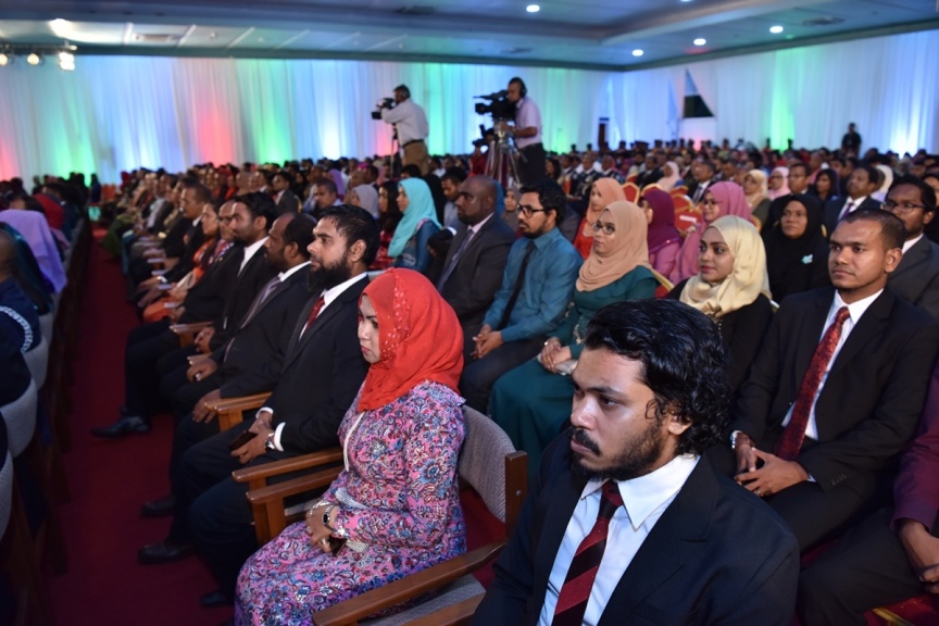 ނޮވެމްބަރ 11، 2017: ޖުމްހޫރީ ދުވަސް ފާހަގަކުރުމަށް ދަރުބާރުގޭގައި ބޭއްވި ޚާއްސަ ޖަލްސާގެ ތެރެއިން -- ފޮޓޯ/ ރައީސް އޮފީސް