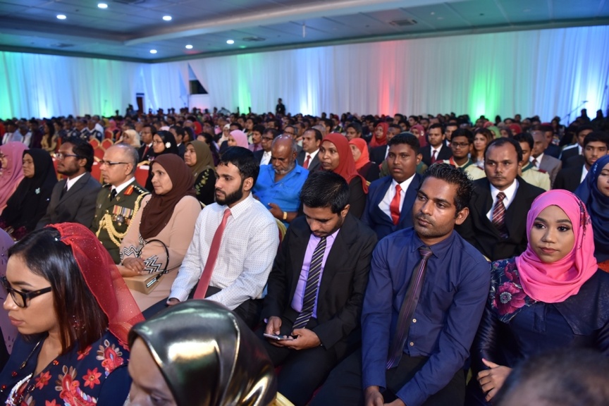 ނޮވެމްބަރ 11، 2017: ޖުމްހޫރީ ދުވަސް ފާހަގަކުރުމަށް ދަރުބާރުގޭގައި ބޭއްވި ޚާއްސަ ޖަލްސާގެ ތެރެއިން -- ފޮޓޯ/ ރައީސް އޮފީސް
