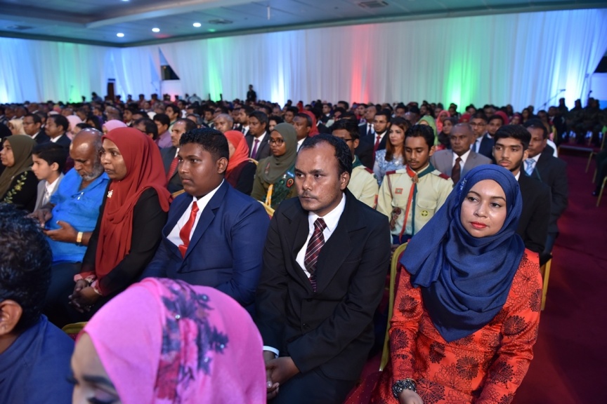 ނޮވެމްބަރ 11، 2017: ޖުމްހޫރީ ދުވަސް ފާހަގަކުރުމަށް ދަރުބާރުގޭގައި ބޭއްވި ޚާއްސަ ޖަލްސާގެ ތެރެއިން -- ފޮޓޯ/ ރައީސް އޮފީސް