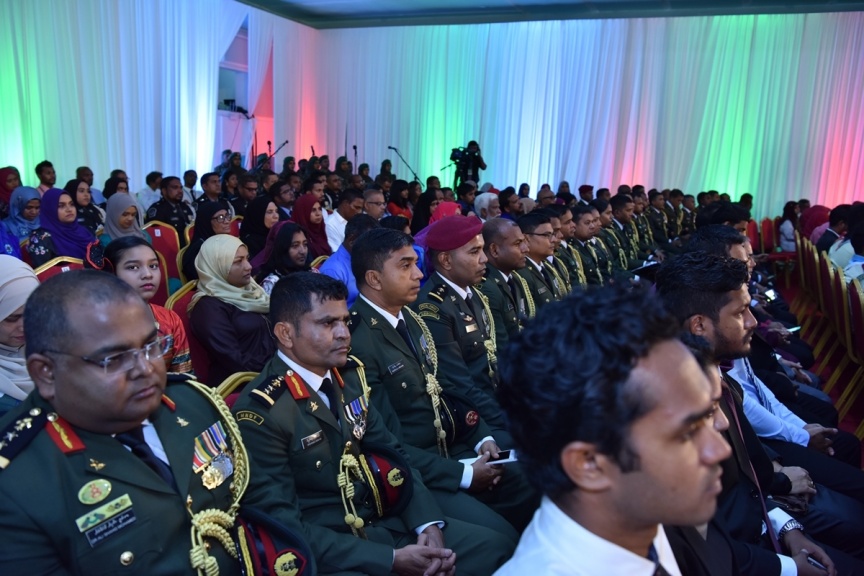 ނޮވެމްބަރ 11، 2017: ޖުމްހޫރީ ދުވަސް ފާހަގަކުރުމަށް ދަރުބާރުގޭގައި ބޭއްވި ޚާއްސަ ޖަލްސާގެ ތެރެއިން -- ފޮޓޯ/ ރައީސް އޮފީސް