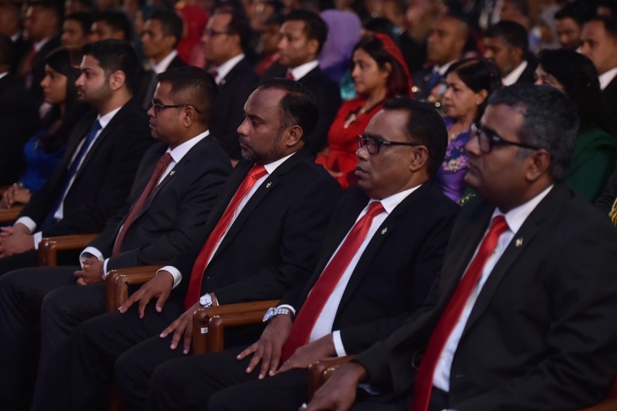 ނޮވެމްބަރ 11، 2017: ޖުމްހޫރީ ދުވަސް ފާހަގަކުރުމަށް ދަރުބާރުގޭގައި ބޭއްވި ޚާއްސަ ޖަލްސާގެ ތެރެއިން -- ފޮޓޯ/ ރައީސް އޮފީސް