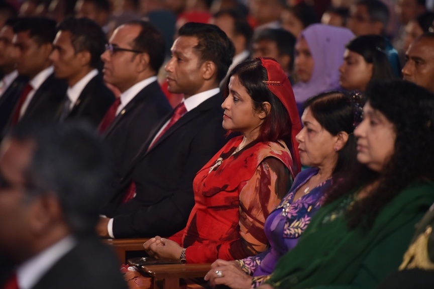 ނޮވެމްބަރ 11، 2017: ޖުމްހޫރީ ދުވަސް ފާހަގަކުރުމަށް ދަރުބާރުގޭގައި ބޭއްވި ޚާއްސަ ޖަލްސާގެ ތެރެއިން -- ފޮޓޯ/ ރައީސް އޮފީސް