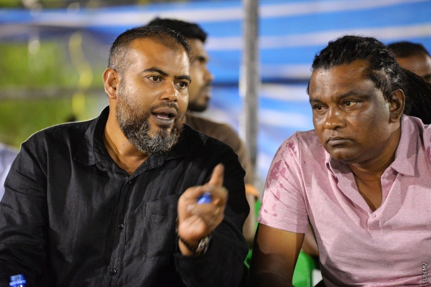 ނޮވެމްބަރ 13، 2017: ގޯލްޑަން ފުޓްސަލް އެސޯސިއޭޝަނުން އިންތިޒާމްކޮށްގެން ބާއްވާ ގޯލްޑަން ފުޓްސަލް ޗެލެންޖްގެ ފައިނަލް މެޗުގެ ތެރެއިން: 3-0 ލަނޑުން ސ. ފޭދޫ ބަލިކޮށް މުބާރާތް ކާމިޔާބު ކުރީ ހެންވޭރު -- ސަން ފޮޓޯ/ ފަޔާޒު މޫސާ