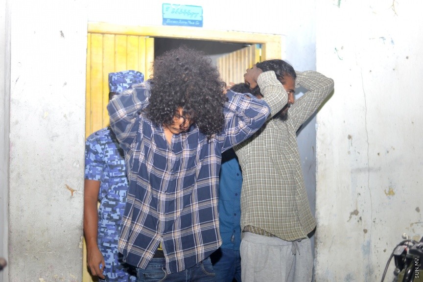 ނޮވެމްބަރ 14، 2017: މާލޭގައި ތިން މީހަކަށް ތޫނު އެއްޗަކުން ހަމަލާދިން މައްސަލައާ ގުޅިގެން ބަޔަކު ހައްޔަރުކުރުން -- ސަން ފޮޓޯ