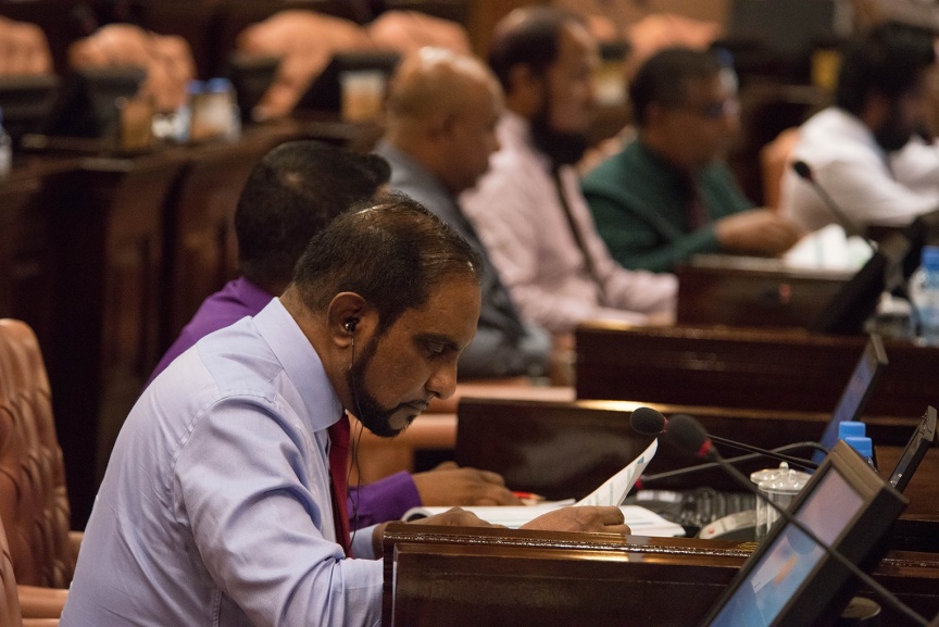 ނޮވެމްބަރ 15، 2018: އަންނަ އަހަރަށް ލަފާކުރާ ދައުލަތުގެ ބަޖެޓް ރައްޔިތުންގެ މަޖިލީހަށް ހުށައެޅުމަށް ބޭއްވި މަޖިލިސް ޖަލްސާގެ ތެރެއިން -- ފޮޓޯ/ މަޖިލިސް