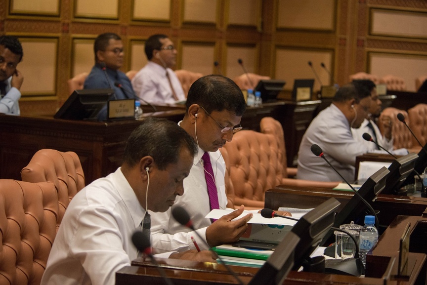 ނޮވެމްބަރ 15، 2018: އަންނަ އަހަރަށް ލަފާކުރާ ދައުލަތުގެ ބަޖެޓް ރައްޔިތުންގެ މަޖިލީހަށް ހުށައެޅުމަށް ބޭއްވި މަޖިލިސް ޖަލްސާގެ ތެރެއިން -- ފޮޓޯ/ މަޖިލިސް