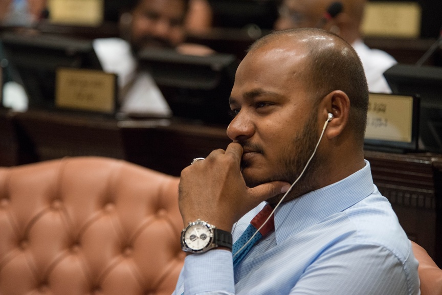 ނޮވެމްބަރ 15، 2018: އަންނަ އަހަރަށް ލަފާކުރާ ދައުލަތުގެ ބަޖެޓް ރައްޔިތުންގެ މަޖިލީހަށް ހުށައެޅުމަށް ބޭއްވި މަޖިލިސް ޖަލްސާގެ ތެރެއިން -- ފޮޓޯ/ މަޖިލިސް