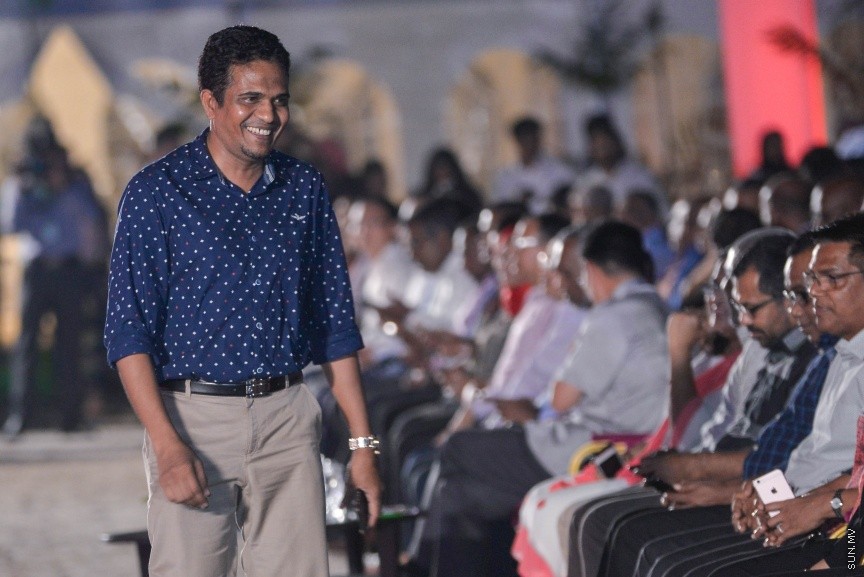 80،000 މީހުންނަށް ބޯހިޔާވަހިކަން ފޯރުކޮށްދިނުމުގެ ބޮޑު މަޝްރޫއު "ހިޔާ" އިފްތިތާހު ކުރުމުގެ ރަސްމިއްޔާތުގެ ތެރެއިން: ހުޅުމާލޭގެ ދެ ވަނަ ފިޔަވަހީގައި ކުރިއަށް ގެންދާ އެ މަޝްރޫއު އިފްތިތާހު ކޮށްދެއްވީ ރައީސް އަބްދުﷲ ޔާމީން އަދި އެމަނިކުފާނުގެ އަނބިކަނބަލުން ފާތިމަތު އިބްރާހިމް---ސަން ފޮޓޯ/ މުހައްމަދު އަފްރާހް 