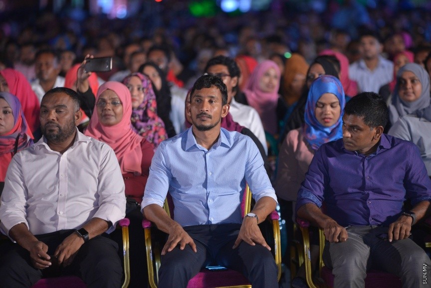 80،000 މީހުންނަށް ބޯހިޔާވަހިކަން ފޯރުކޮށްދިނުމުގެ ބޮޑު މަޝްރޫއު "ހިޔާ" އިފްތިތާހު ކުރުމުގެ ރަސްމިއްޔާތުގެ ތެރެއިން: ހުޅުމާލޭގެ ދެ ވަނަ ފިޔަވަހީގައި ކުރިއަށް ގެންދާ އެ މަޝްރޫއު އިފްތިތާހު ކޮށްދެއްވީ ރައީސް އަބްދުﷲ ޔާމީން އަދި އެމަނިކުފާނުގެ އަނބިކަނބަލުން ފާތިމަތު އިބްރާހިމް---ސަން ފޮޓޯ/ މުހައްމަދު އަފްރާހް 