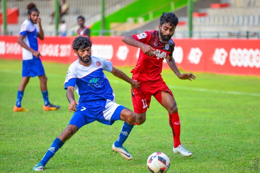 އުރީދޫ ދިވެހި ޕްރިމިއަރލީގުގައި ގދ.ތިނަދޫ އާއި އއ. މާޅޮސް ބައްދަލު ކުރި މެޗުގެ ތެރެއިން:  1-2 ގެ ނަތީޖާ އަކުން ކާމިޔާބު ކޮށް ތިނަދޫ އިން ވަނީ ލީގުގެ ހަތަރު ވަނަ މަގާމަށް ޖެހިލާފައި---ސަން ފޮޓޯ/ މުހައްމަދު އަފްރާހް 
