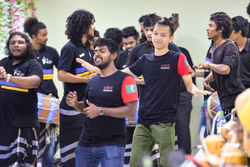 ތައިލެންޑްގެ ޔުނިވާރސިޓީ އޮފް ތައި ޗެމްބަރ އޮފް ކޮމާސް (ޔޫޓީސީސީ)ގެ ބިޒްނަސް ފެކަލްޓީގެ 25 ދަރިވަރަކު ނޮވެމްބަރ 20، 2017 ވަނަ ދުވަހު އެވިޑް ކޮލެޖަށް ޒިޔާރަތްކުރުން -- ސަން ފޮޓޯ/ ފަޔާޒު މޫސާ