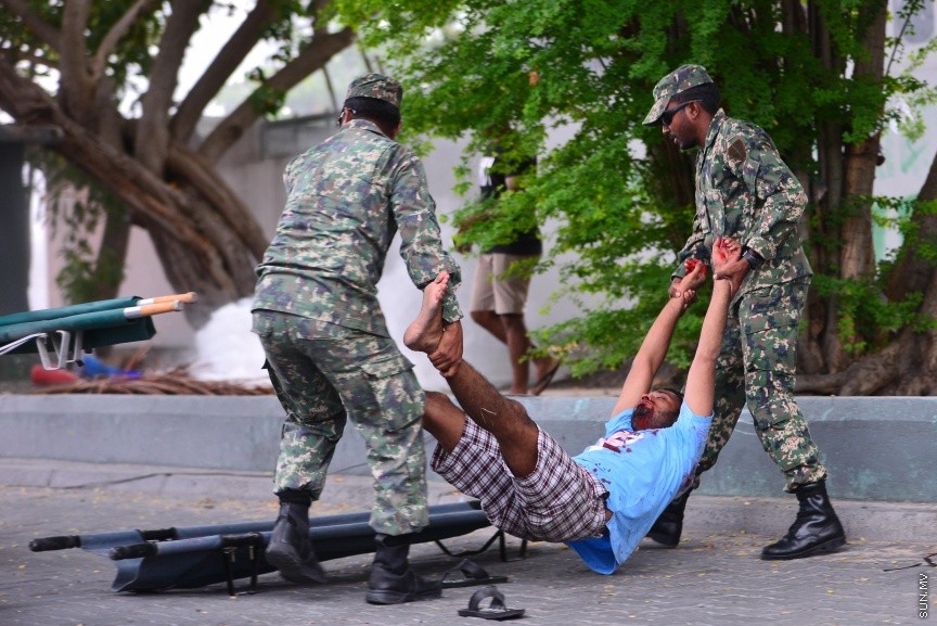 ނޮވެމްބަރ 23، 2017: ހަތިޔާރާއި ގޮވާތަކެތި ބޭނުން ކޮށްގެން ރާއްޖޭގެ ދިފާއީ ބާރު އެމްއެންޑީއެފްއިން ކޮންމެ އަހަރަކު ހިންގާ އަސްކަރީ ތަމްރީން، "ރަންނަމާރި ހަންޓް"ގެ ތެރެއިން -- ސަން ފޮޓޯ/ ފަޔާޒު މޫސާ