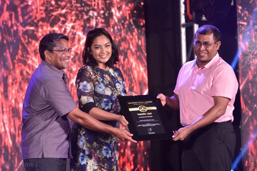 އަދާރަން ސެލެކްޓް ހުދުރަންފުށީގައި ކުރިއަށްދިޔަ، މަޓާޓޯ މޯލްޑިވްސް ޓްރެވަލް އެވާރޑްސް ގާލާ 2017 އިވެންޓްގެ ތެރެއިން---ސަން ފޮޓޯ/ މުހައްމަދު އަފްރާޙް