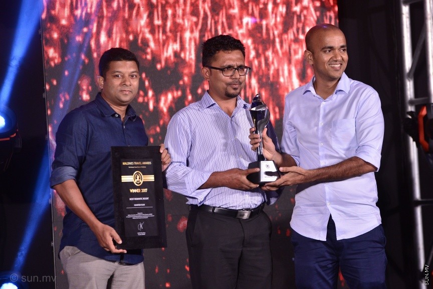 އަދާރަން ސެލެކްޓް ހުދުރަންފުށީގައި ކުރިއަށްދިޔަ، މަޓާޓޯ މޯލްޑިވްސް ޓްރެވަލް އެވާރޑްސް ގާލާ 2017 އިވެންޓްގެ ތެރެއިން---ސަން ފޮޓޯ/ މުހައްމަދު އަފްރާޙް