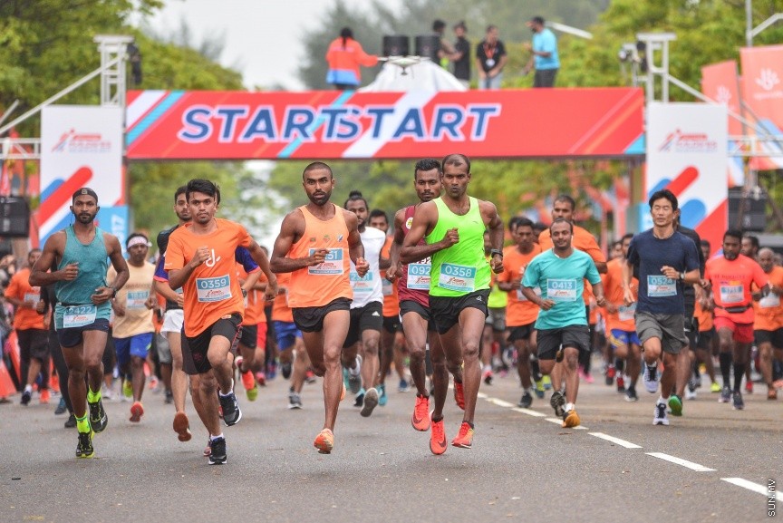 ނޮޮވެމްބަރ 24، 2017: ދިރާގު މޯލްޑިވްސް ރޯޑް ރޭސްގެ ތެރެއިން -- ސަން ފޮޓޯ/ ފަޔާޒު މޫސާ