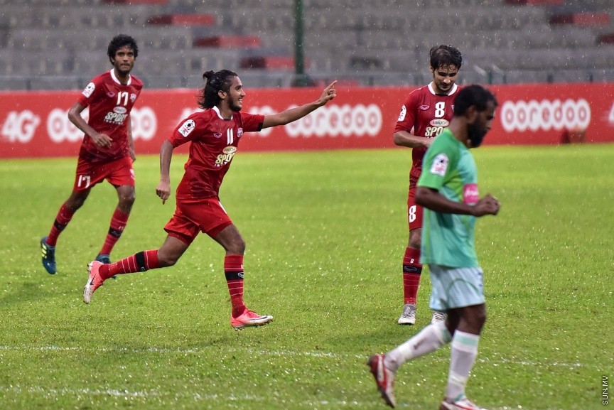 އުރީދޫ ދިވެހި ޕްރިމިއަ  ލީގުގައި ޓީސީ ސްޕޯޓްސް ކްލަބާއި ކްލަބް ގްރީން ސްޓްރީޓްސް ބައްދަލު ކުރި މެޗުގެ ތެރެއިން: މި މެޗުގައި 1-4 އިން ބަލިވެ، ގްރީން އަށް ވަނީ ލީގުގެ ގަދަ 4 އެރުމުގެ ފުރުސަތު ގެއްލިފައި---ސަން ފޮޓޯ/ މުހައްމަދު އަފްރާހް 