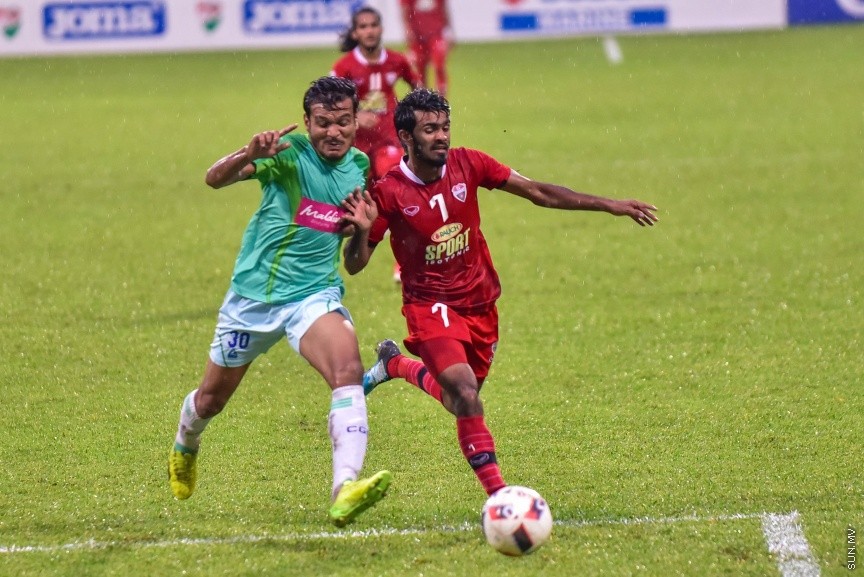 އުރީދޫ ދިވެހި ޕްރިމިއަ  ލީގުގައި ޓީސީ ސްޕޯޓްސް ކްލަބާއި ކްލަބް ގްރީން ސްޓްރީޓްސް ބައްދަލު ކުރި މެޗުގެ ތެރެއިން: މި މެޗުގައި 1-4 އިން ބަލިވެ، ގްރީން އަށް ވަނީ ލީގުގެ ގަދަ 4 އެރުމުގެ ފުރުސަތު ގެއްލިފައި---ސަން ފޮޓޯ/ މުހައްމަދު އަފްރާހް 