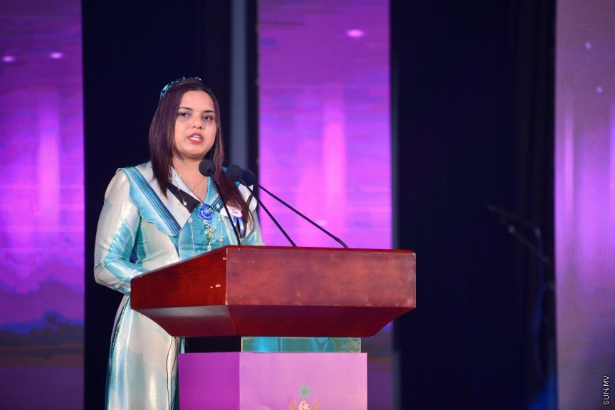 ނޮވެމްބަރ 26، 2017: ޒުވާނުންގެ ދުވަހާ ގުޅިގެން، ޒުވާނުންގެ އެވޯޑު ދިނުމަށް ދަރުބާރުގޭގައި ބޭއްވި ހަފްލާގެ ތެރެއިން -- ސަން ފޮޓޯ/ ފަޔާޒު މޫސާ