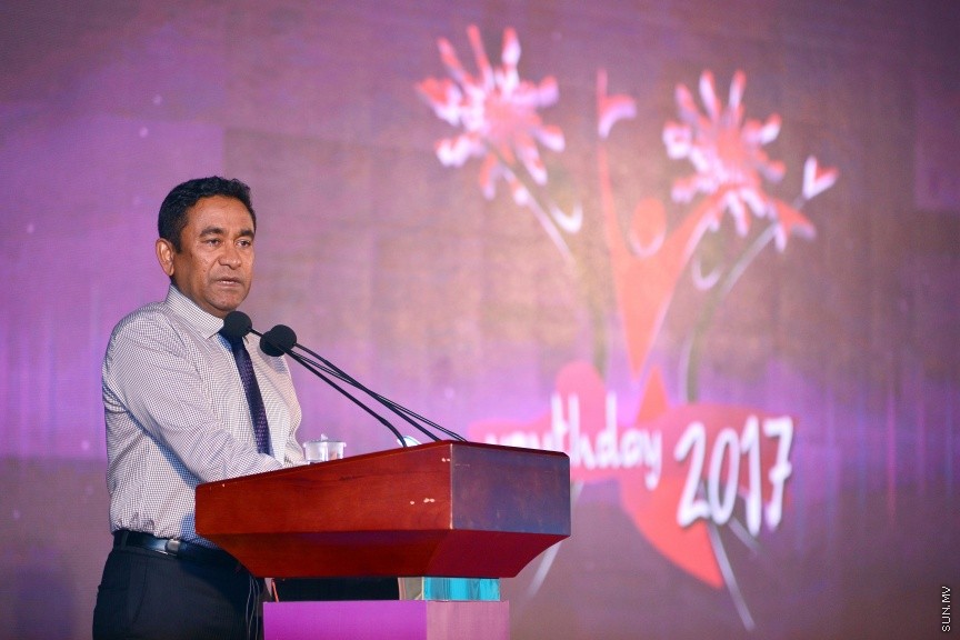 ނޮވެމްބަރ 26، 2017: ޒުވާނުންގެ ދުވަހާ ގުޅިގެން، ޒުވާނުންގެ އެވޯޑު ދިނުމަށް ދަރުބާރުގޭގައި ބޭއްވި ހަފްލާގެ ތެރެއިން -- ސަން ފޮޓޯ/ ފަޔާޒު މޫސާ