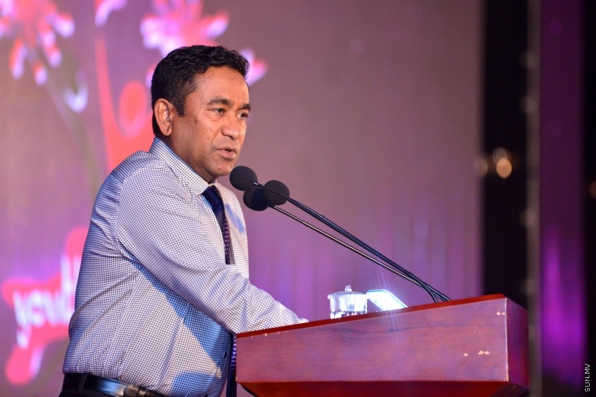 ނޮވެމްބަރ 26، 2017: ޒުވާނުންގެ ދުވަހާ ގުޅިގެން، ޒުވާނުންގެ އެވޯޑު ދިނުމަށް ދަރުބާރުގޭގައި ބޭއްވި ހަފްލާގެ ތެރެއިން -- ސަން ފޮޓޯ/ ފަޔާޒު މޫސާ