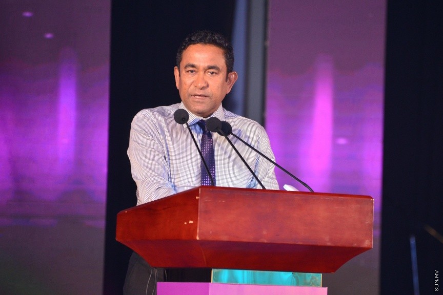 ނޮވެމްބަރ 26، 2017: ޒުވާނުންގެ ދުވަހާ ގުޅިގެން، ޒުވާނުންގެ އެވޯޑު ދިނުމަށް ދަރުބާރުގޭގައި ބޭއްވި ހަފްލާގެ ތެރެއިން -- ސަން ފޮޓޯ/ ފަޔާޒު މޫސާ