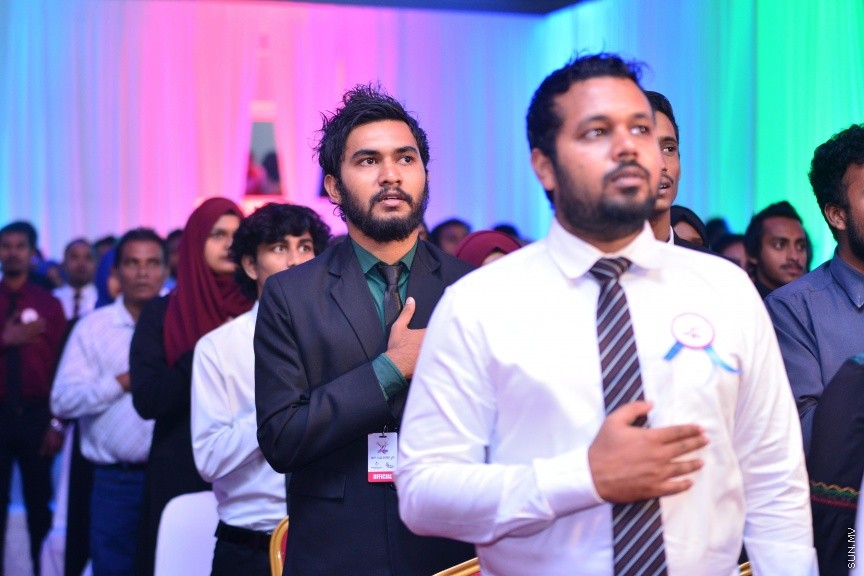 ނޮވެމްބަރ 26، 2017: ޒުވާނުންގެ ދުވަހާ ގުޅިގެން، ޒުވާނުންގެ އެވޯޑު ދިނުމަށް ދަރުބާރުގޭގައި ބޭއްވި ހަފްލާގެ ތެރެއިން -- ސަން ފޮޓޯ/ ފަޔާޒު މޫސާ