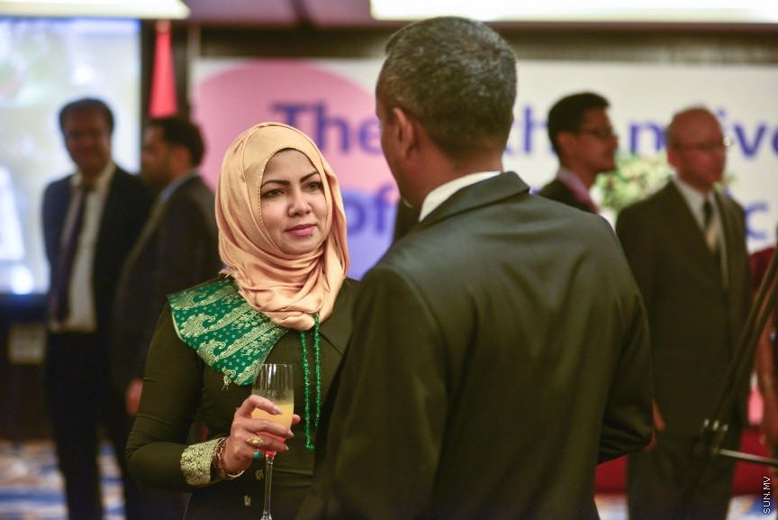 ނޮވެމްބަރ 27، 2017: ރާއްޖެ އާއި ދެކުނު ކޮރެއާއާ ޑިޕްލޮމެޓިކް ގުޅުން ގާއިމްކުރިތާ 50 އަހަރު ފުރުން ފާހަގަކުރުމުގެ ގޮތުން ހޮޓެލް ޖެންގައި ބޭއްވި ރަސްމިއްޔާތުގެ ތެރެއިން -- ސަން ފޮޓޯ/ ފަޔާޒު މޫސާ