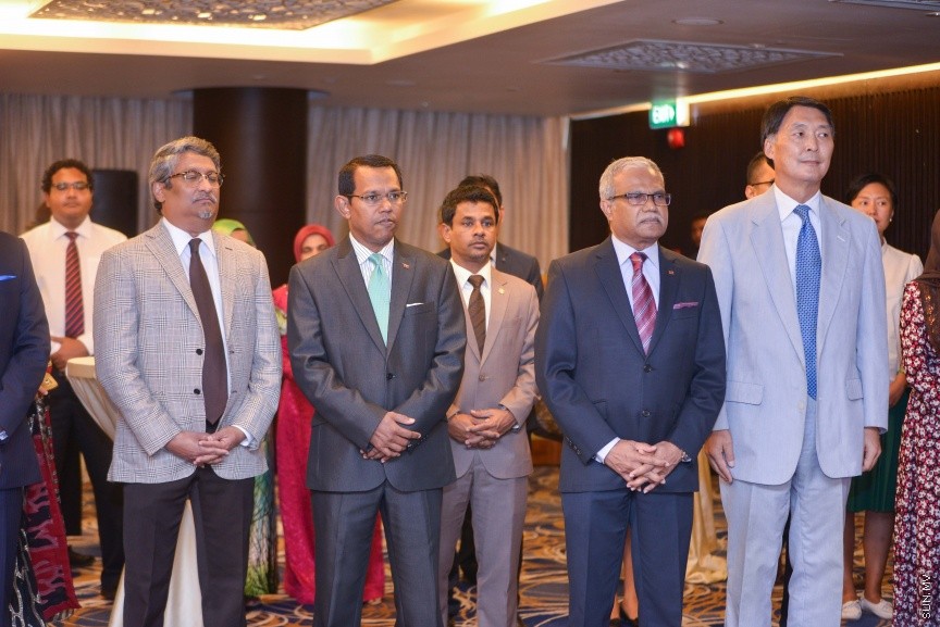 ނޮވެމްބަރ 27، 2017: ރާއްޖެ އާއި ދެކުނު ކޮރެއާއާ ޑިޕްލޮމެޓިކް ގުޅުން ގާއިމްކުރިތާ 50 އަހަރު ފުރުން ފާހަގަކުރުމުގެ ގޮތުން ހޮޓެލް ޖެންގައި ބޭއްވި ރަސްމިއްޔާތުގެ ތެރެއިން -- ސަން ފޮޓޯ/ ފަޔާޒު މޫސާ