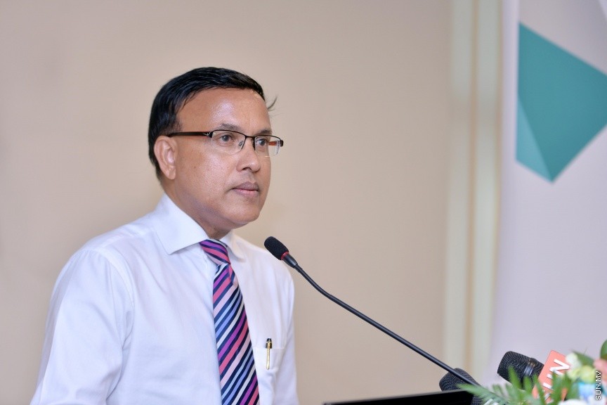 ޑިސެމްބަރ 4، 2017: ހައި އެޗީވާސް ސްކޮލަޝިޕް ލިބުނު ދަރިވަރުންނަށް އެކަމުގެ ލިޔުން ހަވާޅުކުރުމަށް ޗަމްޕާ ސެންޓްރަލް ހޮޓެލުގައި ބޭއްވި ރަސްމިއްޔާތުގެ ތެރެއިން -- ސަން ފޮޓޯ/ ފަޔާޒު މޫސާ