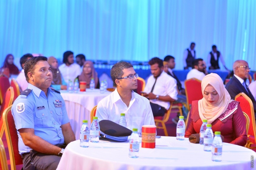ޑިސެމްބަރ 10، 2017: ބައިނަލްއަޤުވާމީ އިންސާނީ ހައްގުތަކުގެ ދުވަސް ރާއްޖޭގައި ފާހަގަކުރުމުގެ ގޮތުން ދަރުބާރުގޭގައި ބޭއްވި ޖަލްސާގެ ތެރެއިން -- ސަން ފޮޓޯ/ ފަޔާޒު މޫސާ