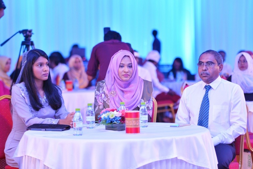 ޑިސެމްބަރ 10، 2017: ބައިނަލްއަޤުވާމީ އިންސާނީ ހައްގުތަކުގެ ދުވަސް ރާއްޖޭގައި ފާހަގަކުރުމުގެ ގޮތުން ދަރުބާރުގޭގައި ބޭއްވި ޖަލްސާގެ ތެރެއިން -- ސަން ފޮޓޯ/ ފަޔާޒު މޫސާ