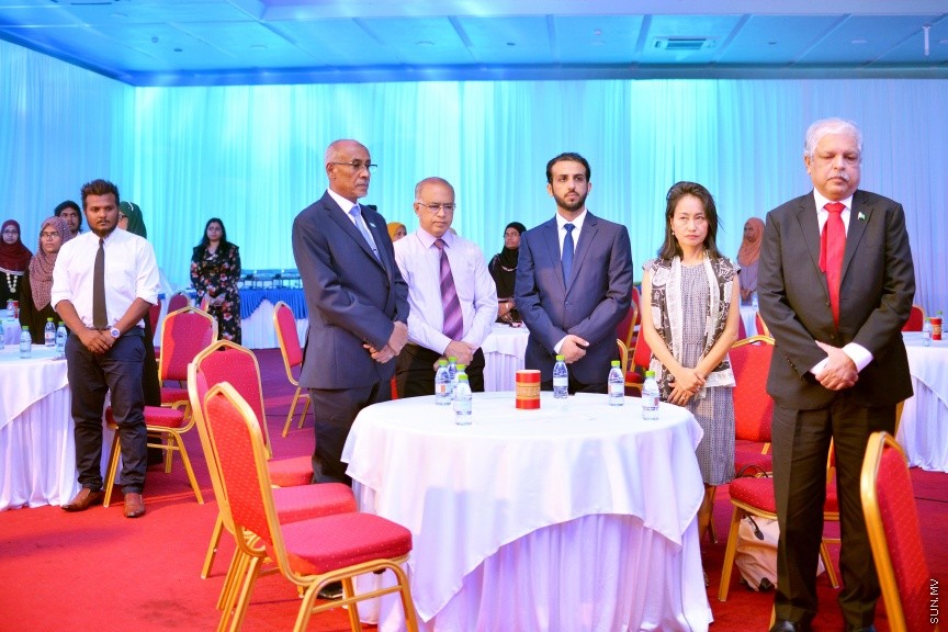 ޑިސެމްބަރ 10، 2017: ބައިނަލްއަޤުވާމީ އިންސާނީ ހައްގުތަކުގެ ދުވަސް ރާއްޖޭގައި ފާހަގަކުރުމުގެ ގޮތުން ދަރުބާރުގޭގައި ބޭއްވި ޖަލްސާގެ ތެރެއިން -- ސަން ފޮޓޯ/ ފަޔާޒު މޫސާ