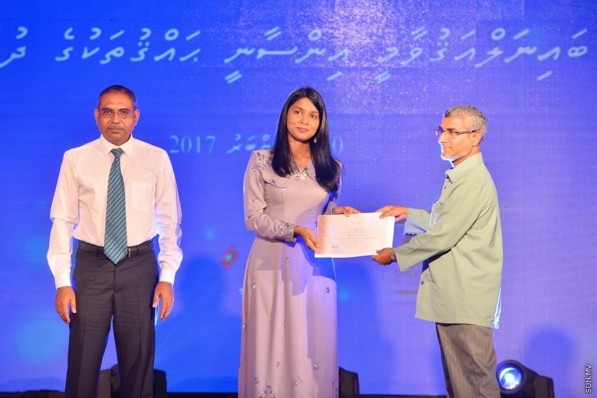ޑިސެމްބަރ 10، 2017: ބައިނަލްއަޤުވާމީ އިންސާނީ ހައްގުތަކުގެ ދުވަސް ރާއްޖޭގައި ފާހަގަކުރުމުގެ ގޮތުން ދަރުބާރުގޭގައި ބޭއްވި ޖަލްސާގެ ތެރެއިން -- ސަން ފޮޓޯ/ ފަޔާޒު މޫސާ