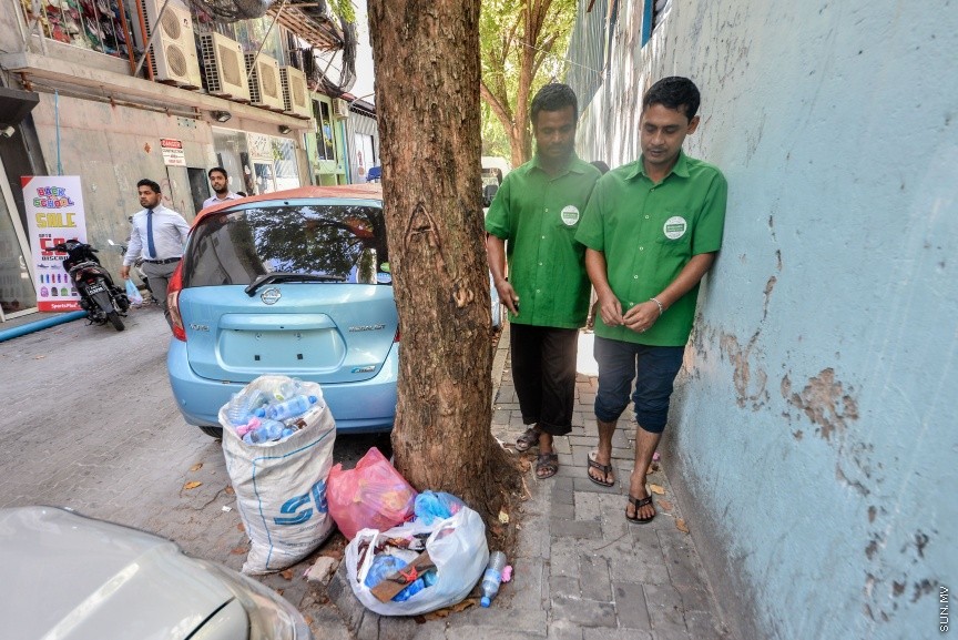 މާލޭގައި ކުނި ގިނަވުން: މާލޭގެ މަގުތަކަށް ކުނިއަޅާ މައްސަލަ ފަހަކަށްއައިސް ވަނީ އިތުރުވެފައި---ސަން ފޮޓޯ/ މުހައްމަދު އަފްރާހް 
